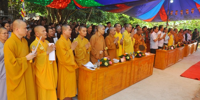 Hoành Bồ: Lễ Phật đản của Ban Trị sự Phật giáo huyện, đồng thời đặt long cốt cho ngôi Tam Bảo chùa Trới (Minh Đức Tự) 