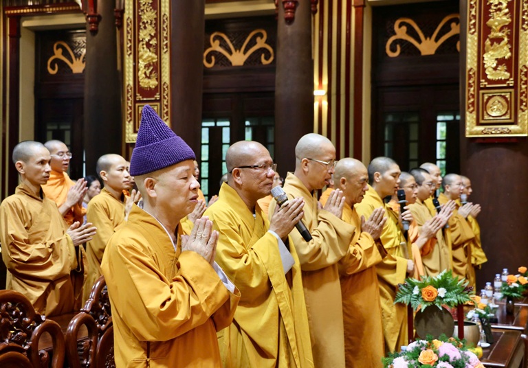 Trang nghiêm lễ cầu nguyện quốc thái dân an tại non thiêng Yên tử 