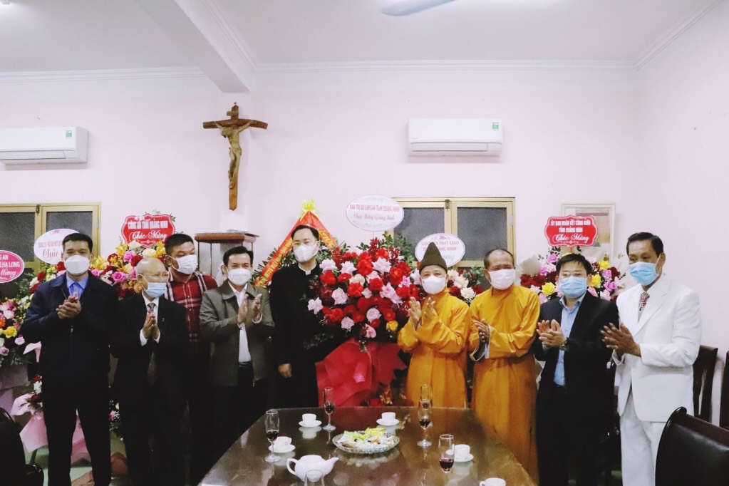 Ban Trị sự Phật giáo tỉnh Quảng Ninh tới thăm và chúc mừng Giáng sinh các giáo xứ trên địa bàn tỉnh 