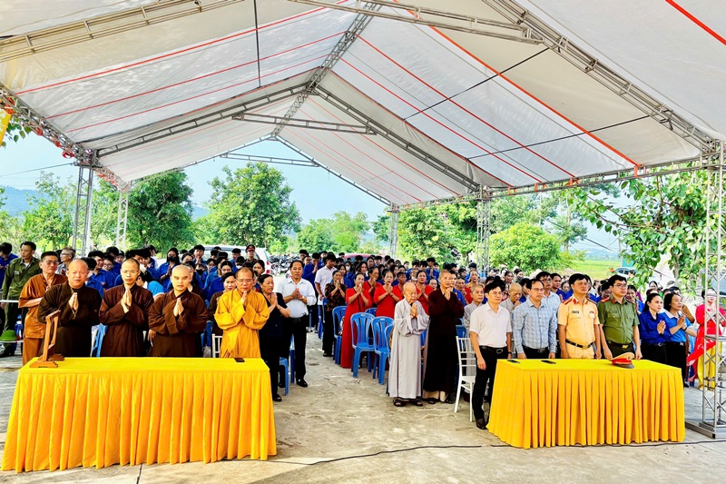Ban Quản trị chùa Vầu tổ chức hội nghị tuyên truyền pháp luật về trật tự an toàn giao thông và phong trào toàn dân bảo vệ an ninh tổ quốc 