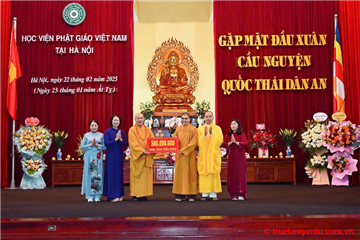 Ban bảo trợ học đường tỉnh Quảng Ninh cúng dường Học viện Phật giáo Việt Nam tại Hà Nội 500 triệu đồng